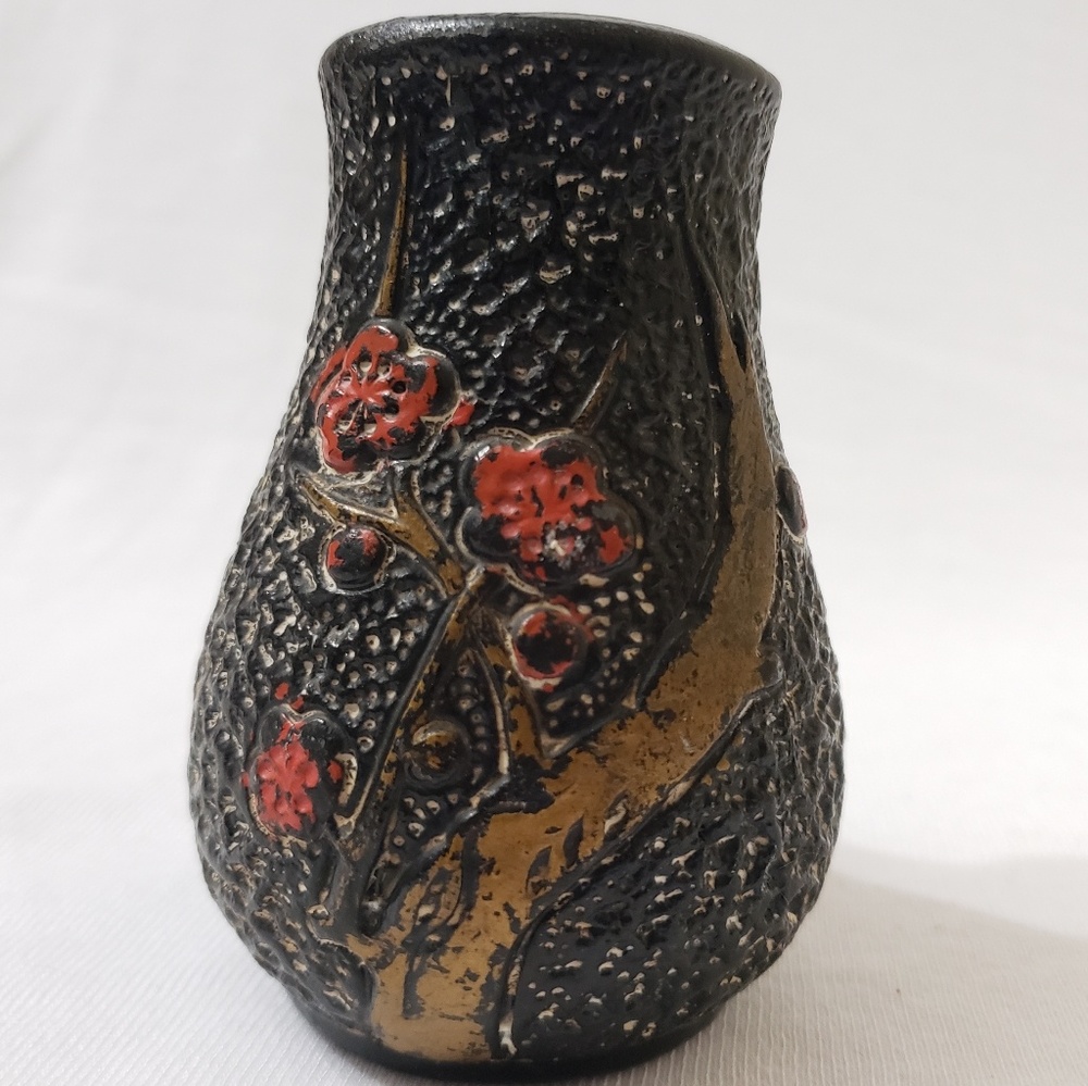 Tiny vase made in Japan
